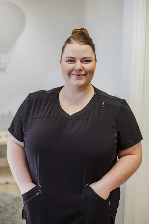 Lizzie, dental assistant