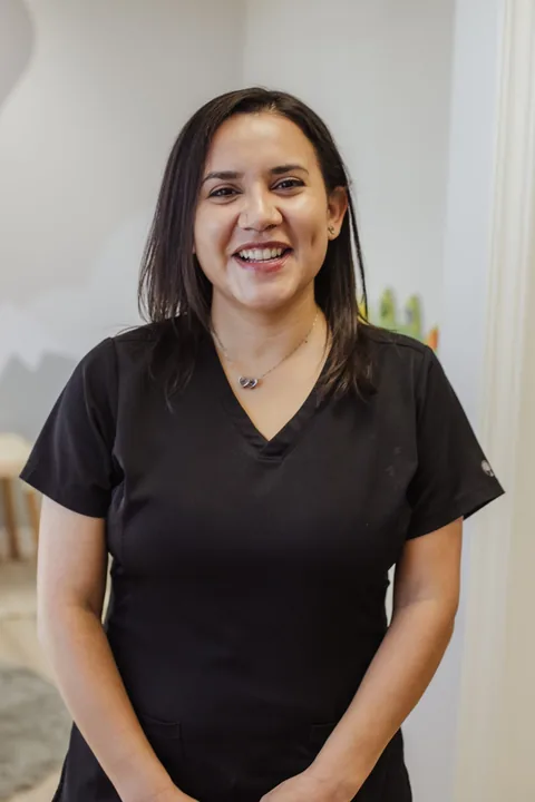 Ivon, dental assistant